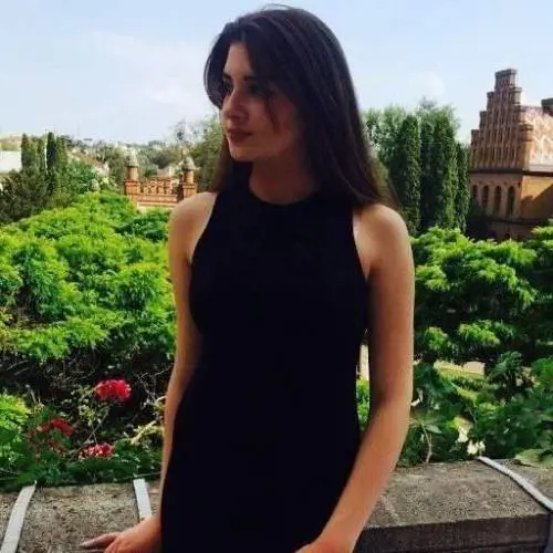 "Sta con un altro". La soffiata del ristoratore all'ex fidanzato di Yana