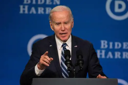 Biden ai controlli medici e nuovi guai per Trump: gara a ostacoli tra leader