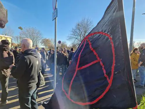 Temeva l'onda nera, ora la sinistra tace sul pericolo rosso