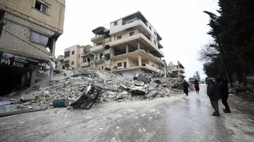 Inferno a Idlib, terra di sfollati dopo 10 anni di guerra civile. E qui i soccorsi non arrivano