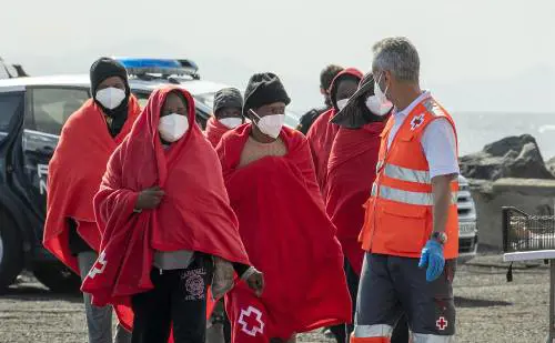 Arrivi senza sosta pure in Sardegna. È allarme Covid