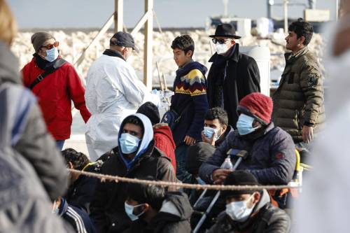 La rotta fantasma dei migranti: così i trafficanti turchi, russi e ucraini puntano l'Italia