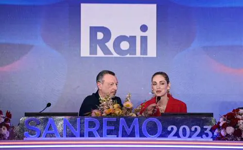 Ferragni figura indegna, ninna nanna Mattarella e Benigni: quindi, Sanremo...
