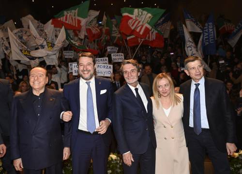 Berlusconi carica: "Vogliono dividerci ma siamo uniti. Alleanza nel cuore degli italiani"