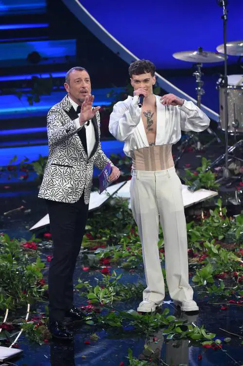 "Era tutto preparato". Il sospetto sulla furia di Blanco a Sanremo