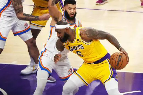 LeBron e un ritiro mai così vicino (a parole). Ballano 100 milioni e l'idea di giocare col figlio