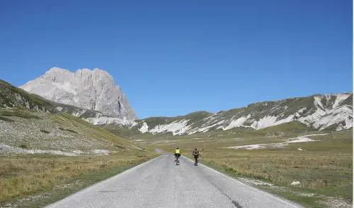 Tradizioni abruzzesi tra santi, serpenti, Madonne e battaglie
