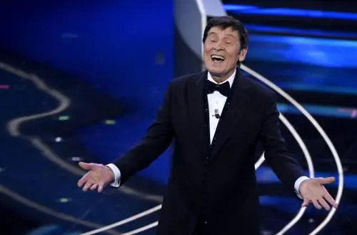 "Mi sono dovuto cambiare i pantaloni...". Imbarazzo per Gianni Morandi