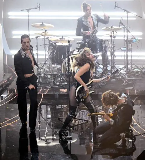 “Maneskin? Non li ascolto ma ne sento parlare fin troppo”. Così Gino Paoli stronca la band romana