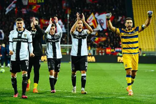 Il Parma stende il Genoa, il Palermo piega la Reggina