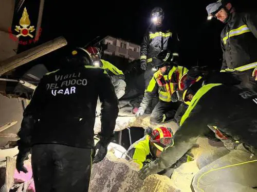 I vigili del fuoco sul posto: "Situazione drammatica. Troppi edifici erano fragili". Il piano anti sismico fermo