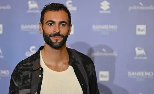 "Scusate...". E Marco Mengoni scoppia a piangere a Sanremo