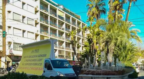 Uno dei camion-vela dell'Associazione Pro Vita a Sanremo