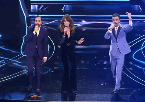 "Azzurro con Carla Bruni è il nostro omaggio al secondo inno italiano"