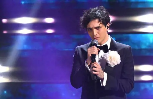"Ti piace Tango?". Il siparietto di Tananai col tassista (che non lo riconosce)