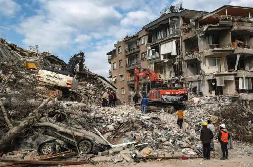 Oltre 41mila vittime, ma 8mila persone salvate. L'ultimo sopravvissuto estratto dopo 207 ore
