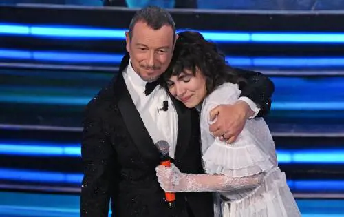 "È stato molto difficile". Madame si commuove e abbraccia Amadeus: cosa è successo