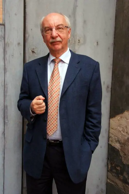 "Come continuare a essere intelligenti. Più degli algoritmi"