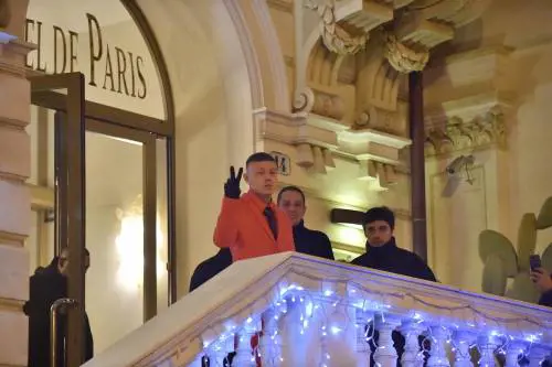 La lezione di Lazza: chi è il "rapper gentile" rivelazione di Sanremo