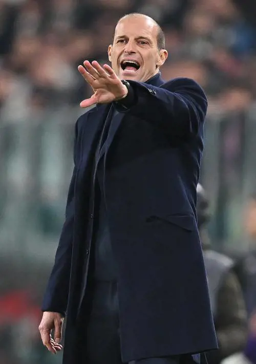 Allegri bacchetta il pubblico. Szczesny-Rabiot motivatori