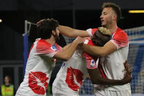 È un Napoli al bacio. Kvara si fa il regalo: vendicata la Cremonese