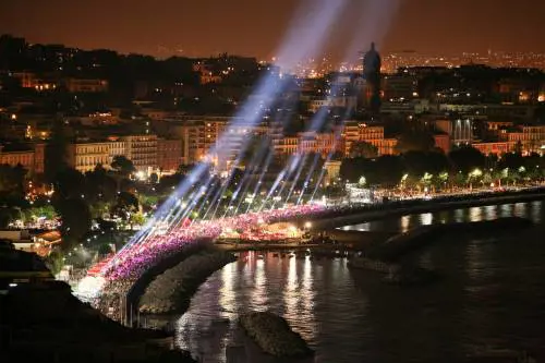 A Napoli il mare si ritira, ecco perché
