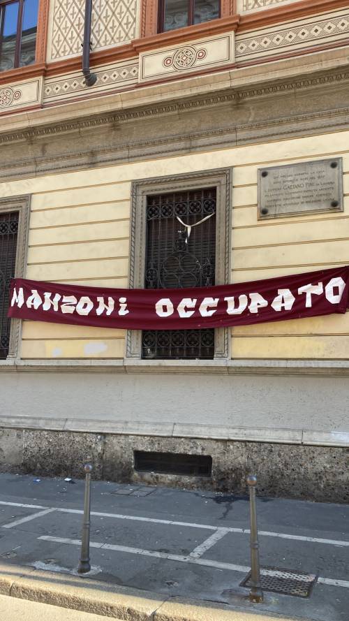 Altre due scuole occupate a Milano: nuova ondata di rivolte contro il governo