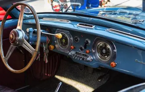 Auto storiche, Zangrillo: "Eccellenze dal saper fare italiano"