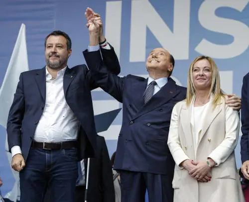 I sondaggi premiano il centrodestra: FdI vola oltre il 30%, bene Forza Italia