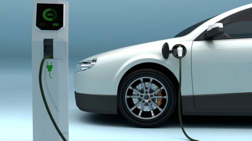 Gli ambientalisti bocciano pure l’auto elettrica: vogliono riportarci ai cavalli