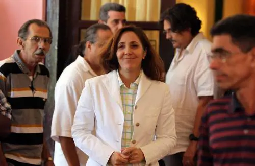 “Ha un malessere”. E la nipote di Fidel Castro non si presenta all’incontro di Milano