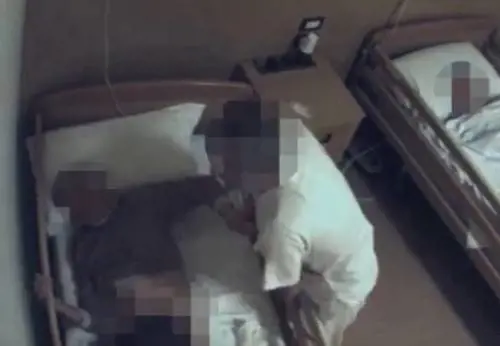 Insulti, botte e nessuna assistenza: l'incubo degli ospiti di una Rsa