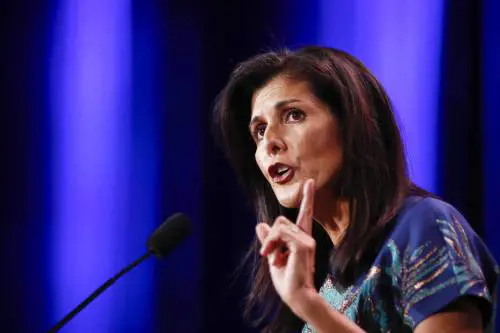 Nikki Haley si candida contro Trump. "Serve un ricambio generazionale"