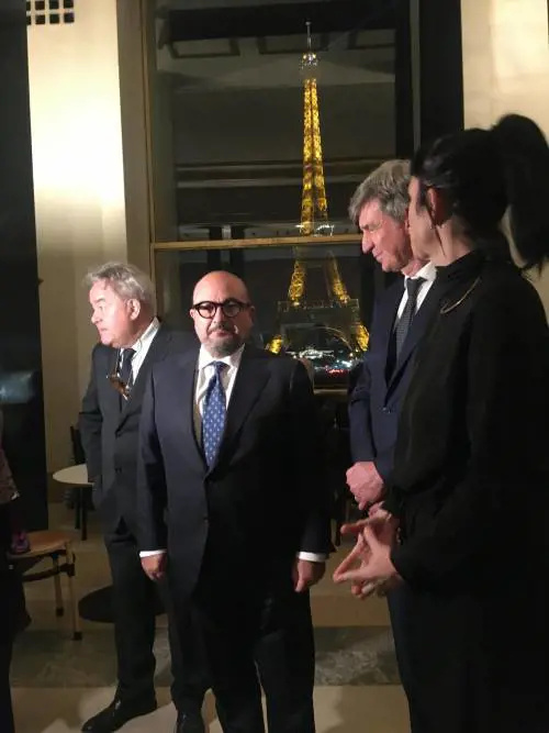 "Restituiscano i beni trafugati". Sangiuliano al Louvre per la trattativa