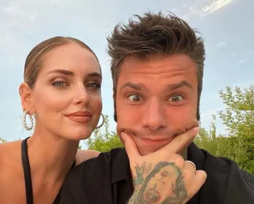 "Tu la mia calamita, io la tua calamità". Fedez rompe il silenzio social, ma poi cancella tutto