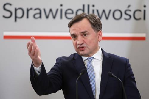 L'Ue "scomunica" la Polonia, l'ira di Varsavia