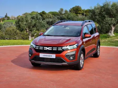 Dacia Jogger Hybrid, l'ibrido (vero) sulla sette posti. La nostra prova su strada