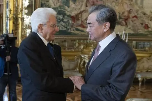 L'incontro con Tajani e la richiesta di Mattarella: la missione italiana di Wang