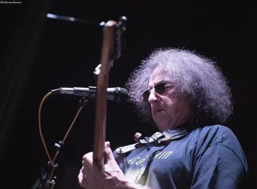 Si spegne la chitarra del genio che inventò il rock italiano