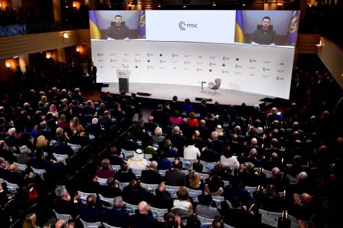 Zelensky: "Il Golia russo? Può perdere entro l'anno". Macron e Scholz con Kiev
