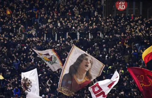 Striscione Roma rubato e bruciato, ora che succede