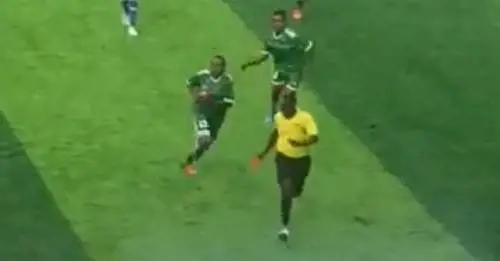 Se anche le calciatrici pestano l'arbitro