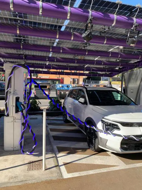 Elettriche o benzina? Consumi e costi di alimentazione: ecco cosa cambia