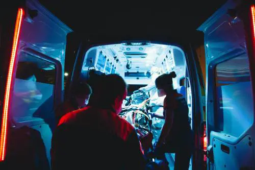 Paura al rally. L'auto piomba sul pubblico: 4 morti e 8 feriti in Ungheria