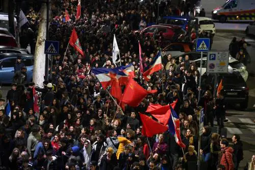 "Sei la prima della lista...". Minacce anti-Meloni al corteo di Firenze 