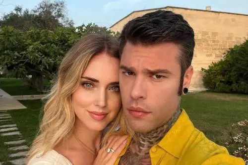 "Competizione con la compagna". Così la psicologa spiega il rapporto tra i Ferragnez