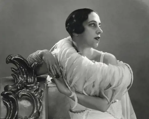 Elsa Schiaparelli, la divina della moda che sfidò Coco Chanel 