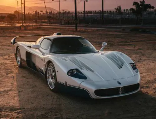 Maserati MC12, la hypercar del Tridente che sfida la Ferrari Enzo