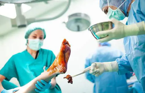 "Negli ospedali pubblici si impara a fare i medici"
