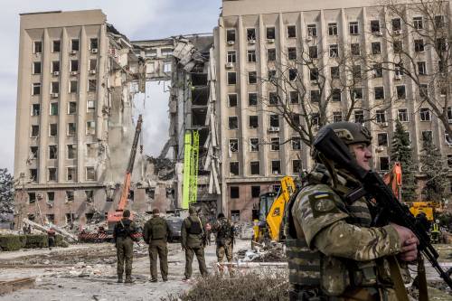 Esplosioni e blackout: ondata di raid russi sull'Ucraina